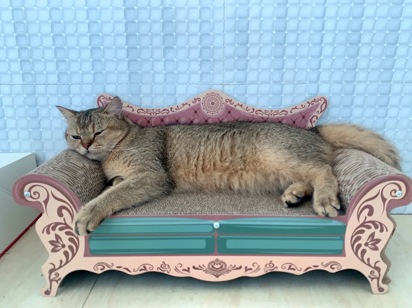 Cama rascador para gatos en forma de L con nido y salón integrados